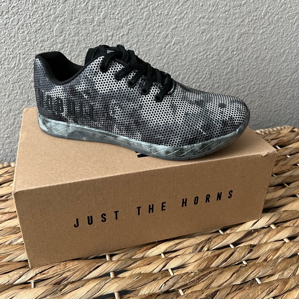 Nobull Superfabric Trainer Low, Graphic, women size 9 / men size 7.5